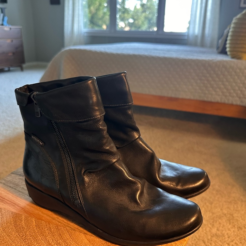 Gently Used Mephisto Black Leather Ankle Boots Sz 8.5